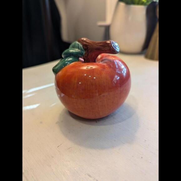 Vintage Jay Apple  Ceramic Salt & Pepper Shaker - Picture 2 of 4